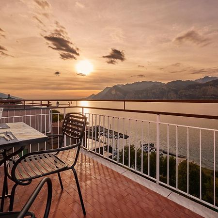 Lake View Luca Apartment Мальчезине Экстерьер фото