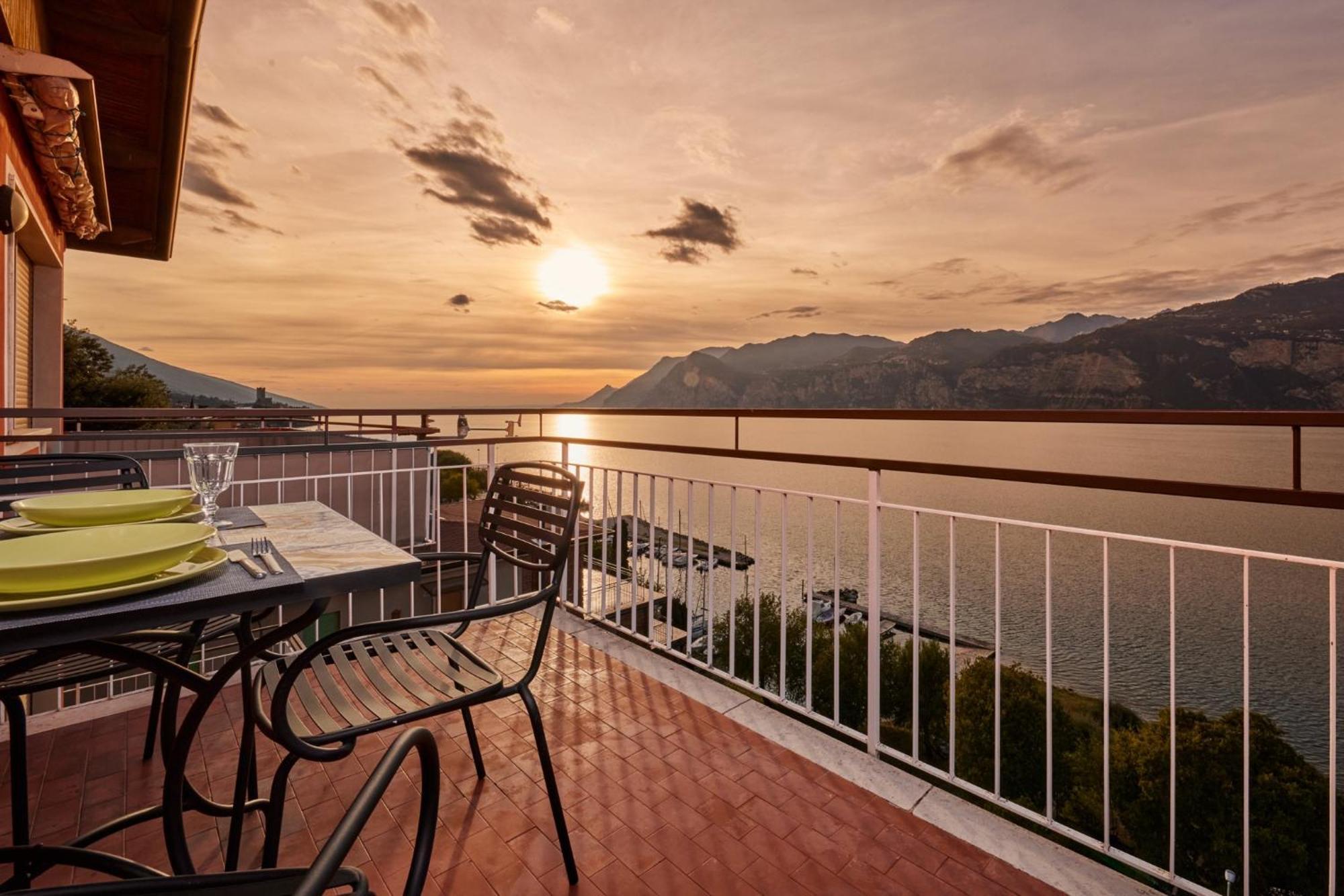 Lake View Luca Apartment Мальчезине Экстерьер фото